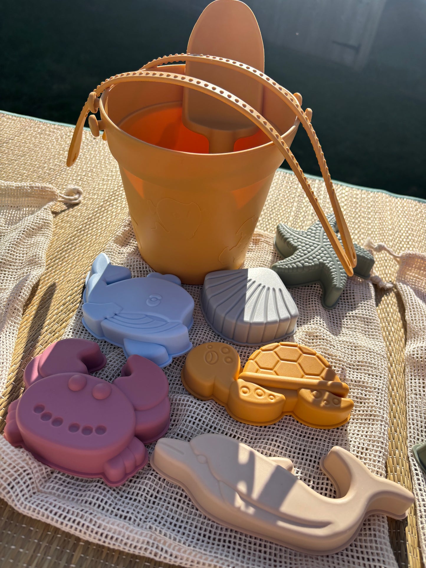 Silicone Bucket and Spades with six shape moulds