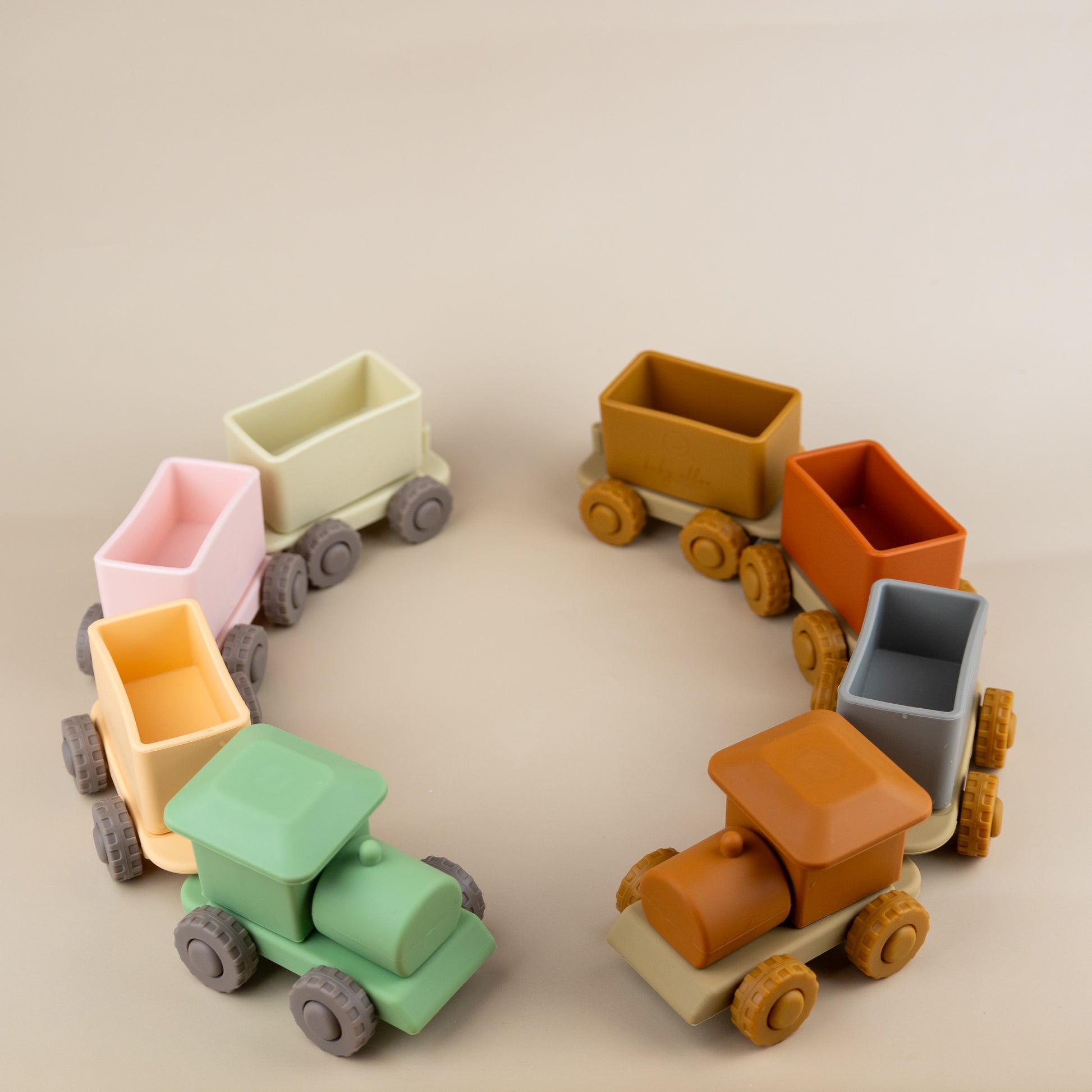silicone train and carriage set for toddlers 18m+