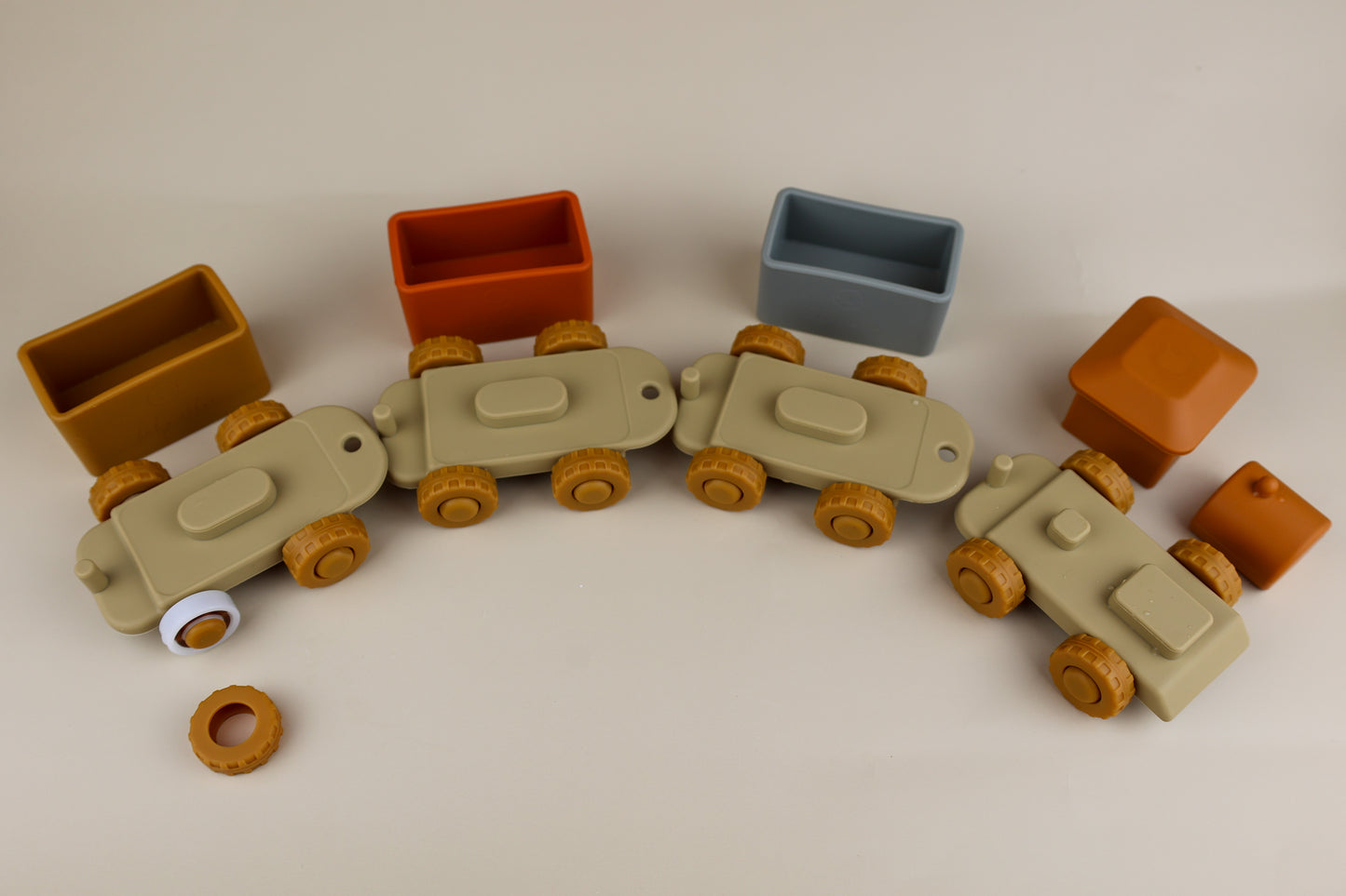 Silicone Train & Carriage Set – Food-Grade Silicone Linking Train for Toddlers (18m+)