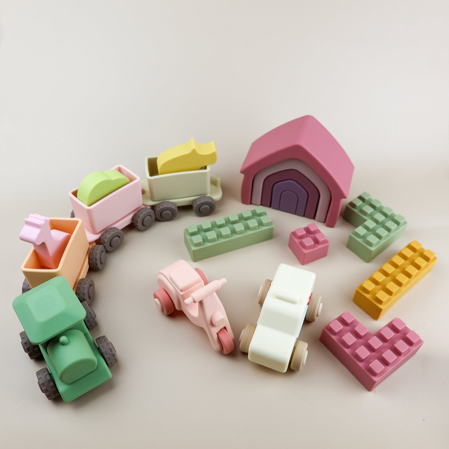 Silicone Train & Carriage Set – Food-Grade Silicone Linking Train for Toddlers (18m+)