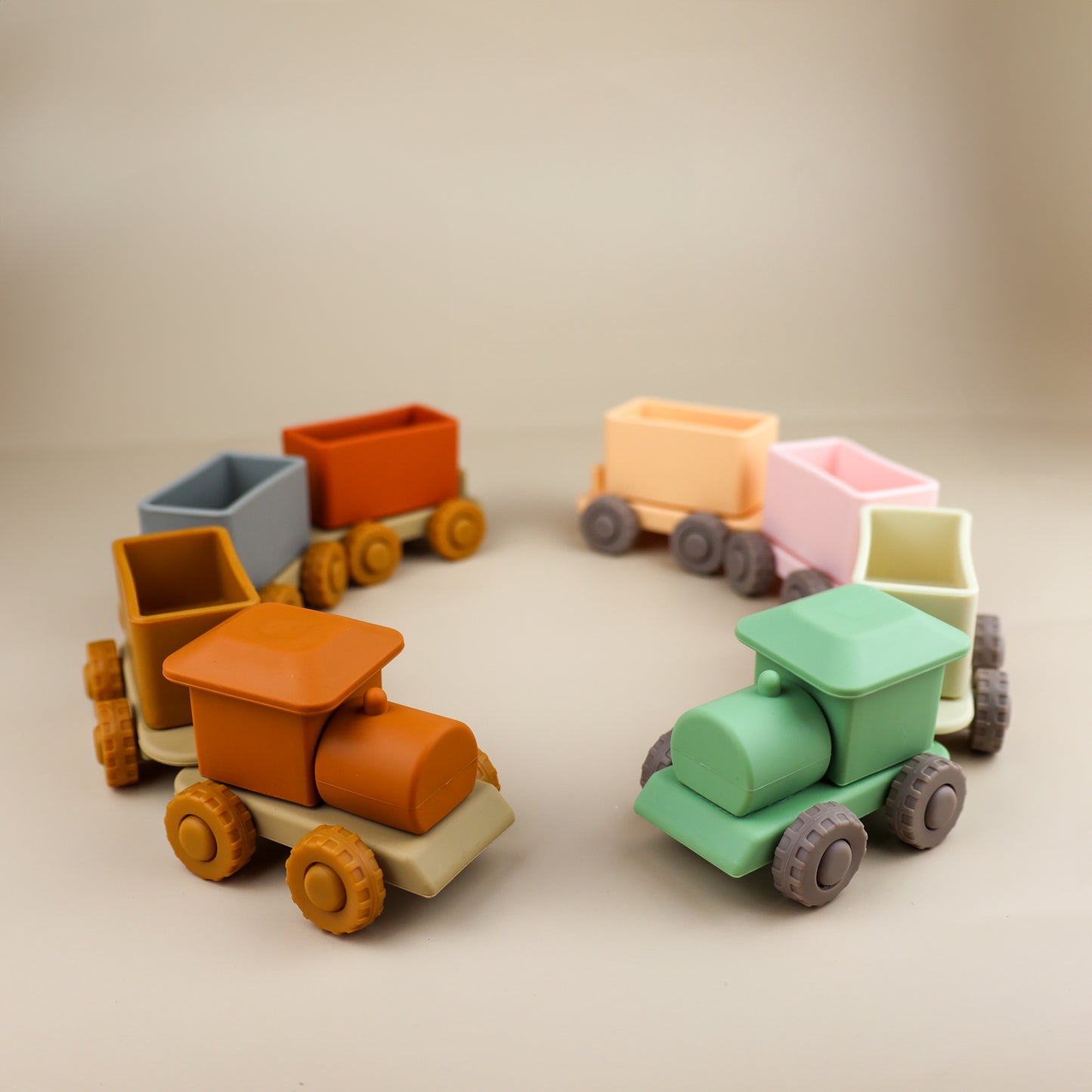 Silicone Train & Carriage Set – Food-Grade Silicone Linking Train for Toddlers (18m+)